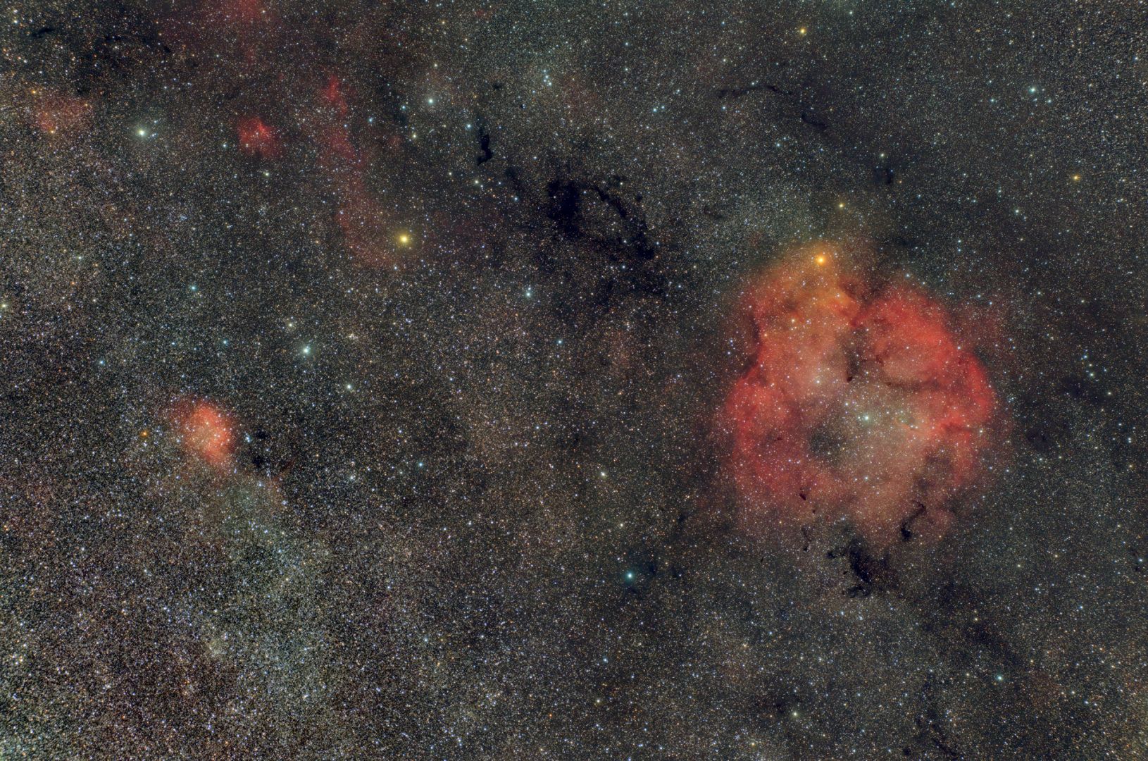 IC1396 mit B169-170-171 und Löwennebel SH2-132 (Rainer Mannoff)